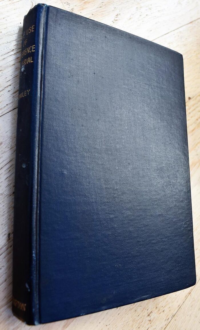 THE USE OF REFERENCE MATERIAL : An Introductory Manual for Librarianship Students and Assistants Image